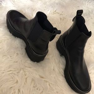 flat track sole ankle boots